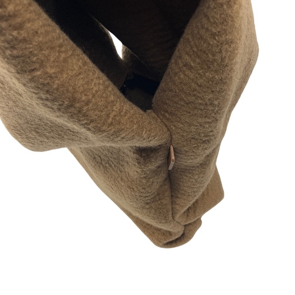 THE ROW CAMEL LARGE GLOVE CASHMERE CLUTCH BAG - Picture 11 of 11